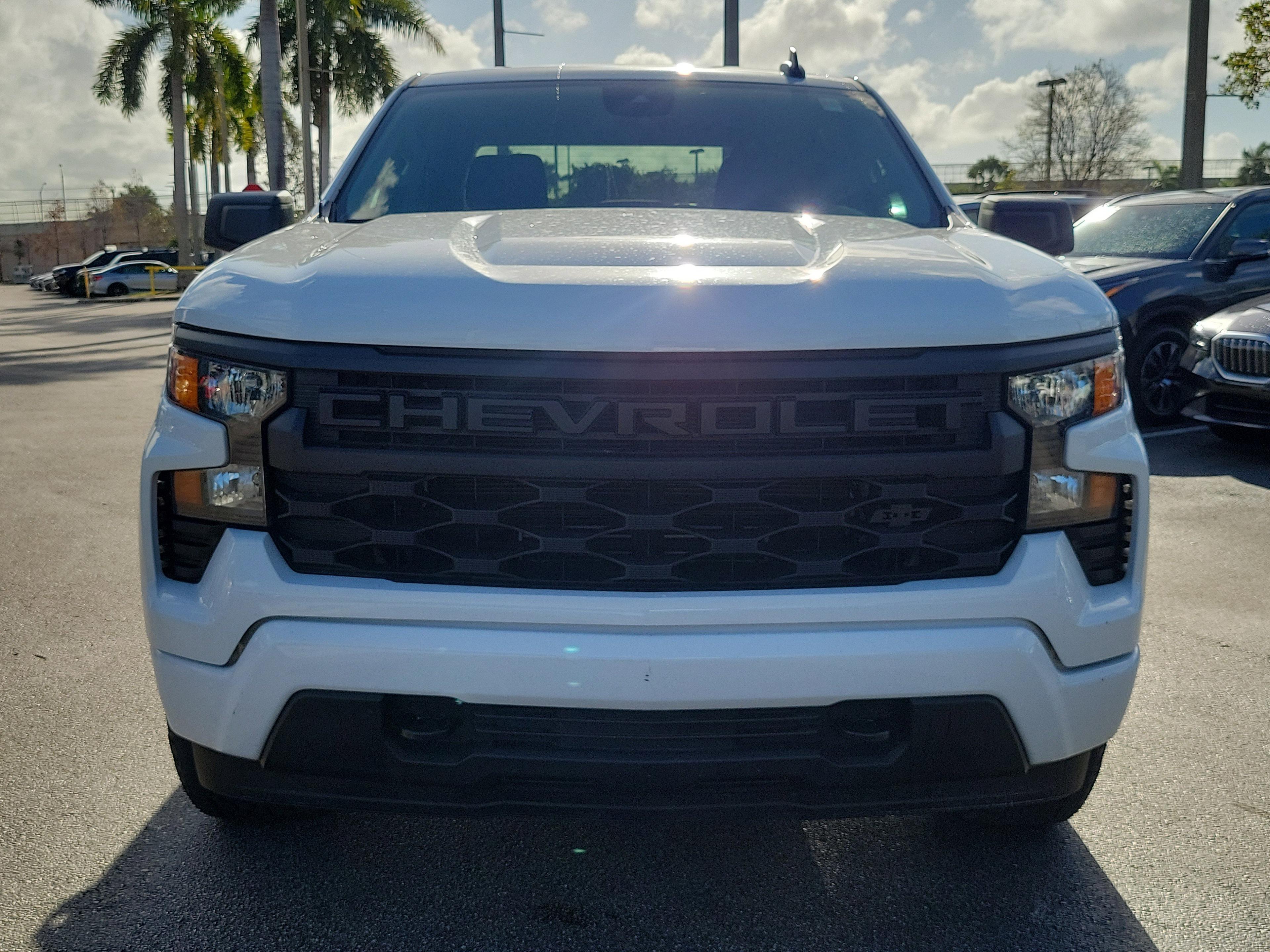 Chevrolet Silverado 1500 Custom Rwd Crew Cab - Thumbnail 3