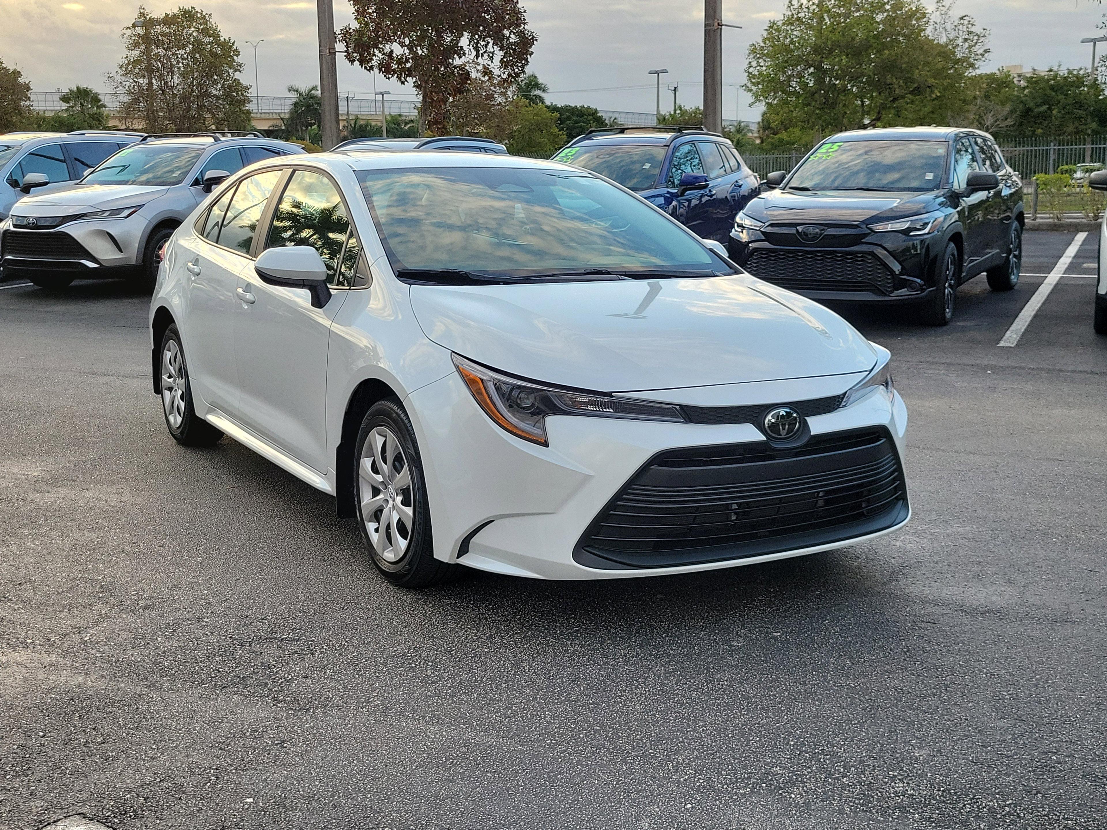 Toyota Corolla Le Fwd - Thumbnail 4