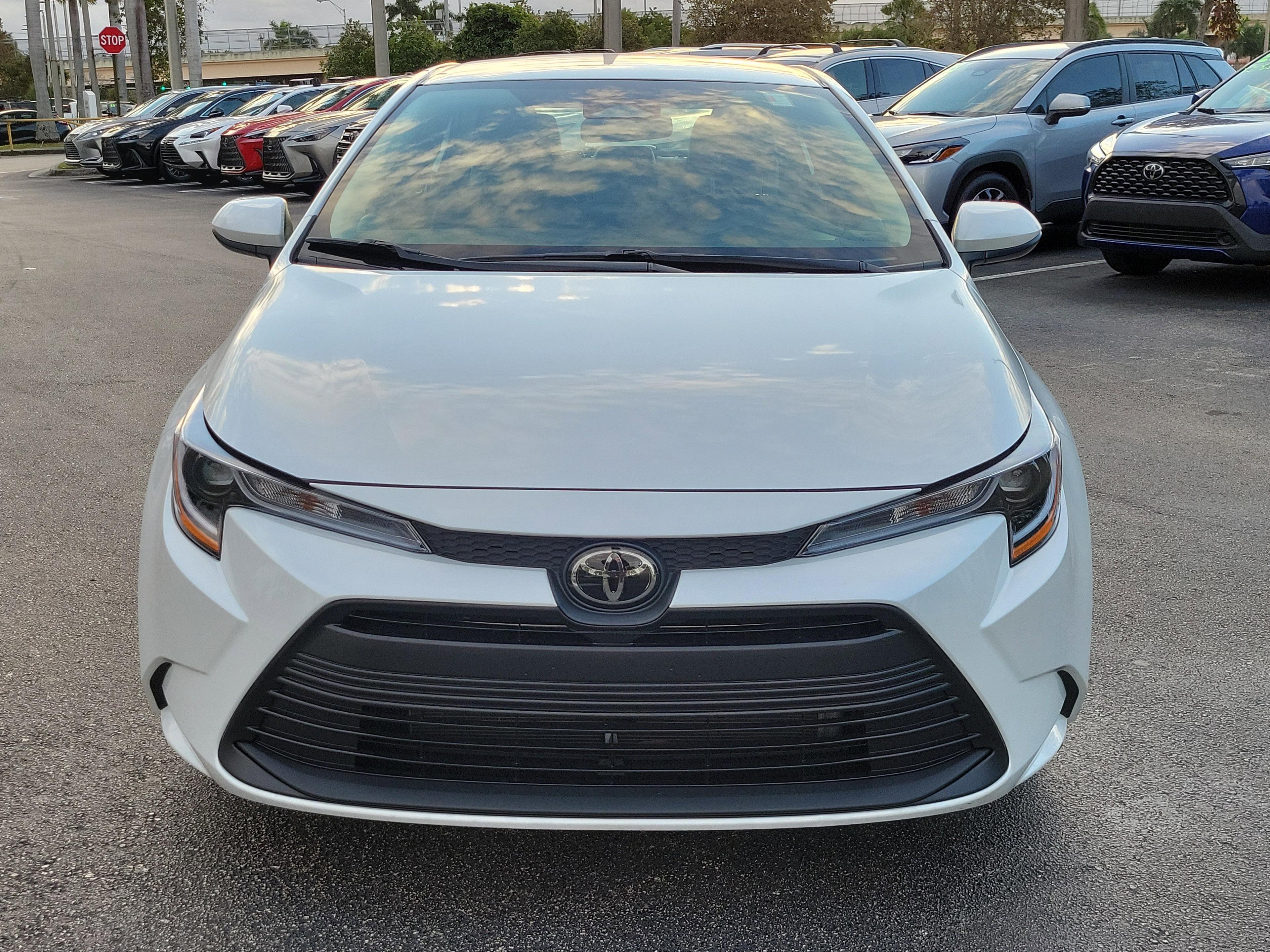 Toyota Corolla Le Fwd - Thumbnail 3