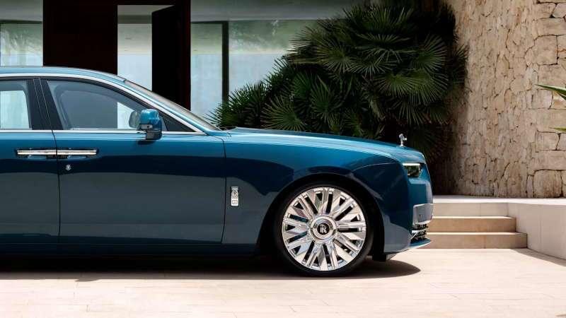 Rolls-Royce Ghost Arrives - Thumbnail 4