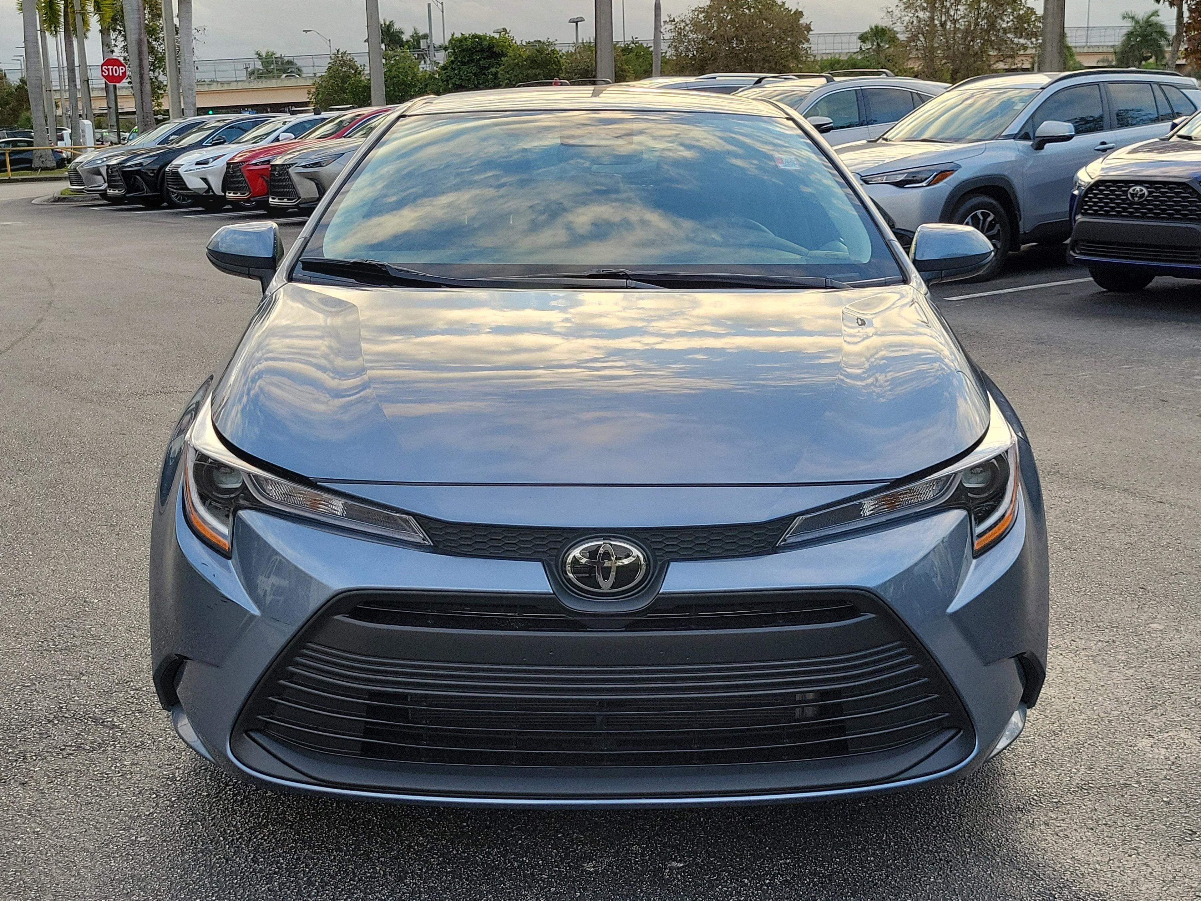 Toyota Corolla Le Fwd - Thumbnail 3