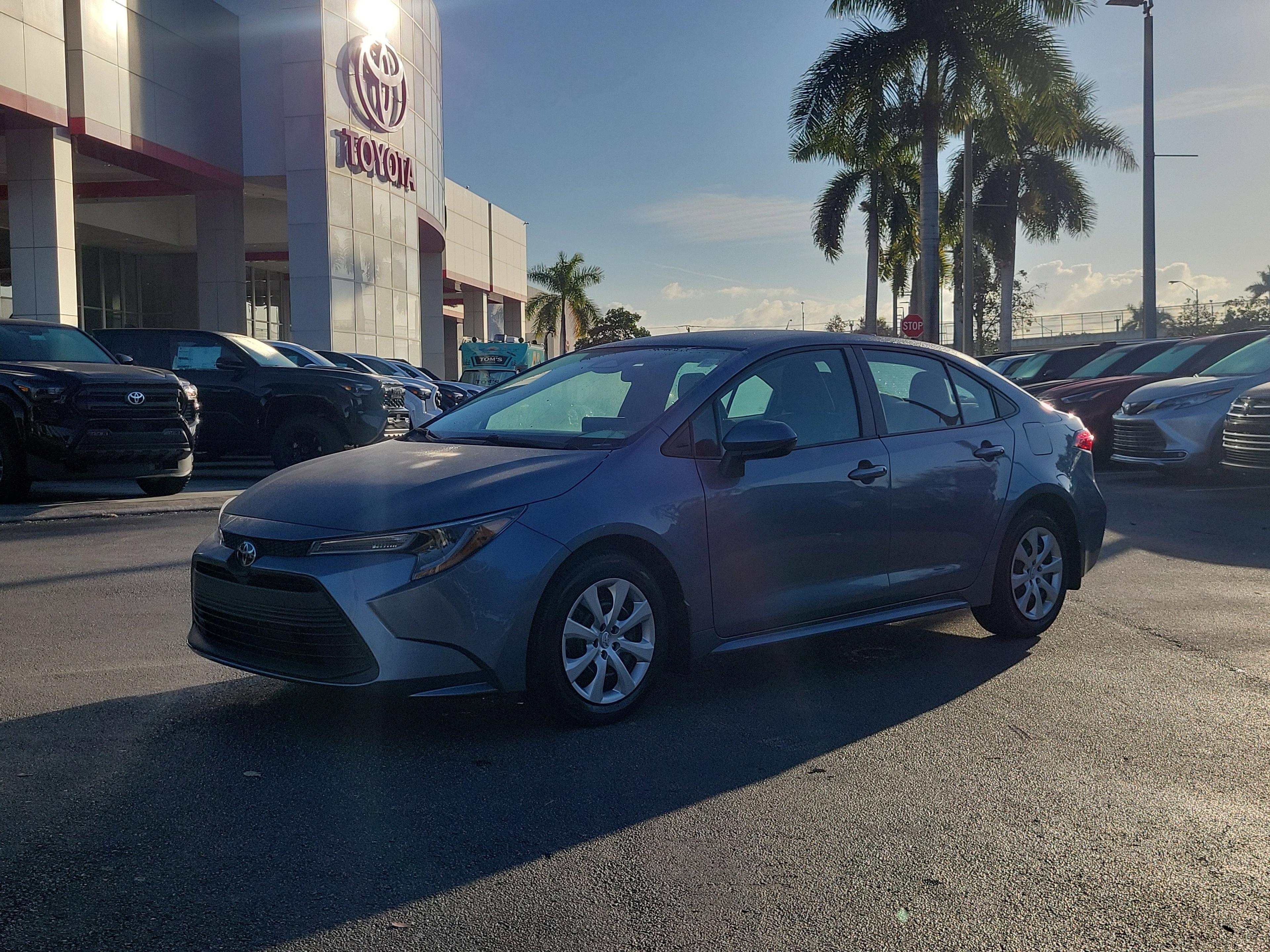 Toyota Corolla Le Fwd - Thumbnail 3