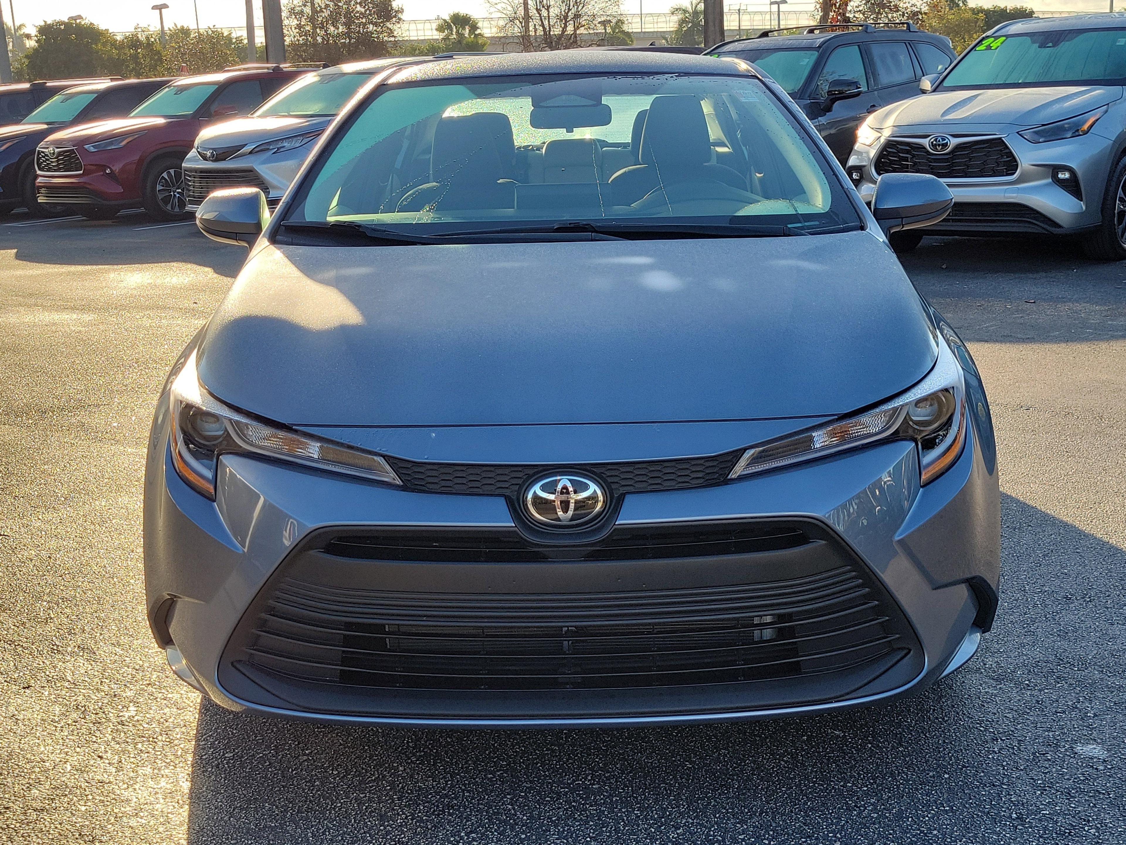 Toyota Corolla Le Fwd - Thumbnail 4