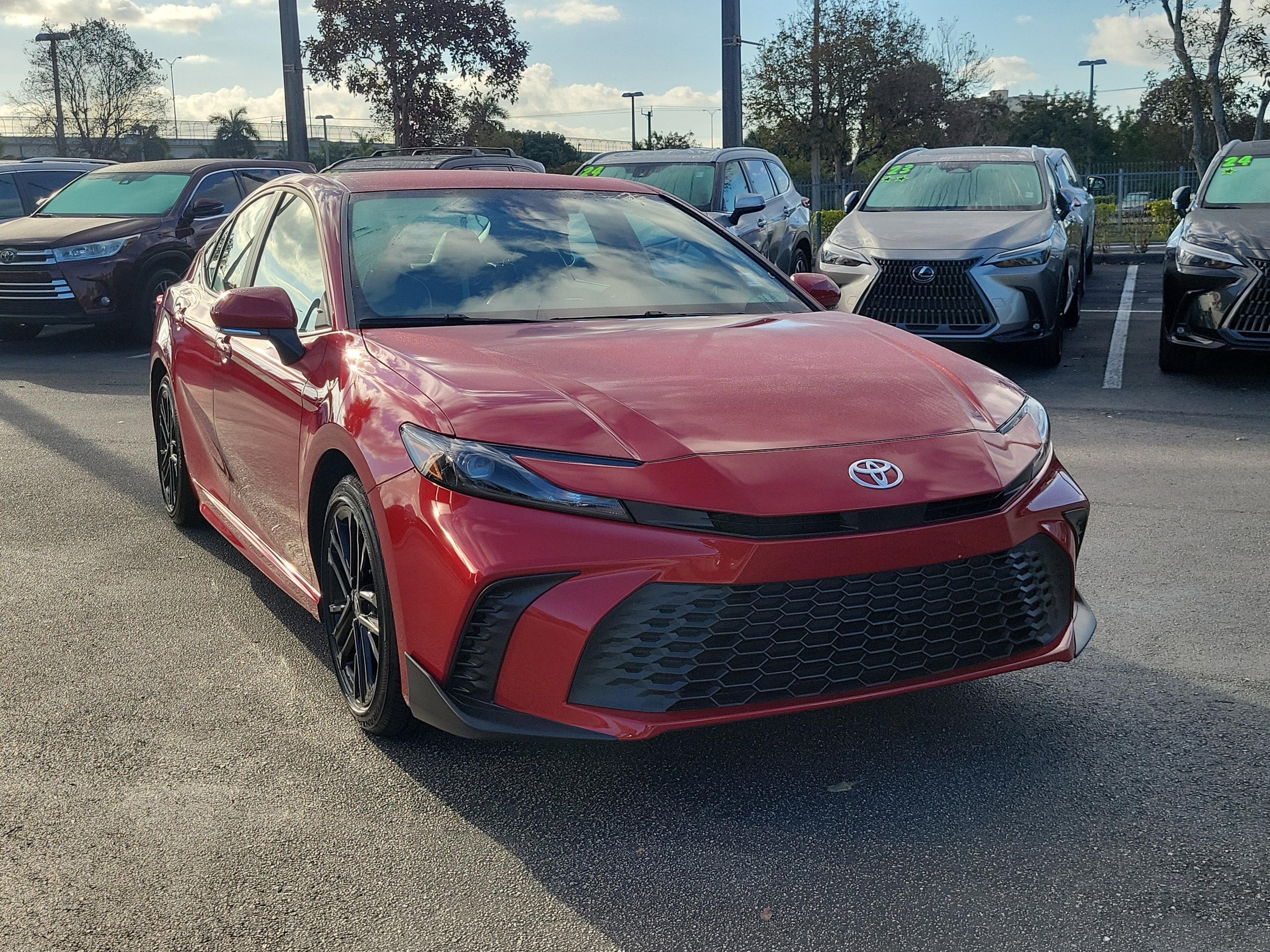 Toyota Camry Se Fwd - Thumbnail 4