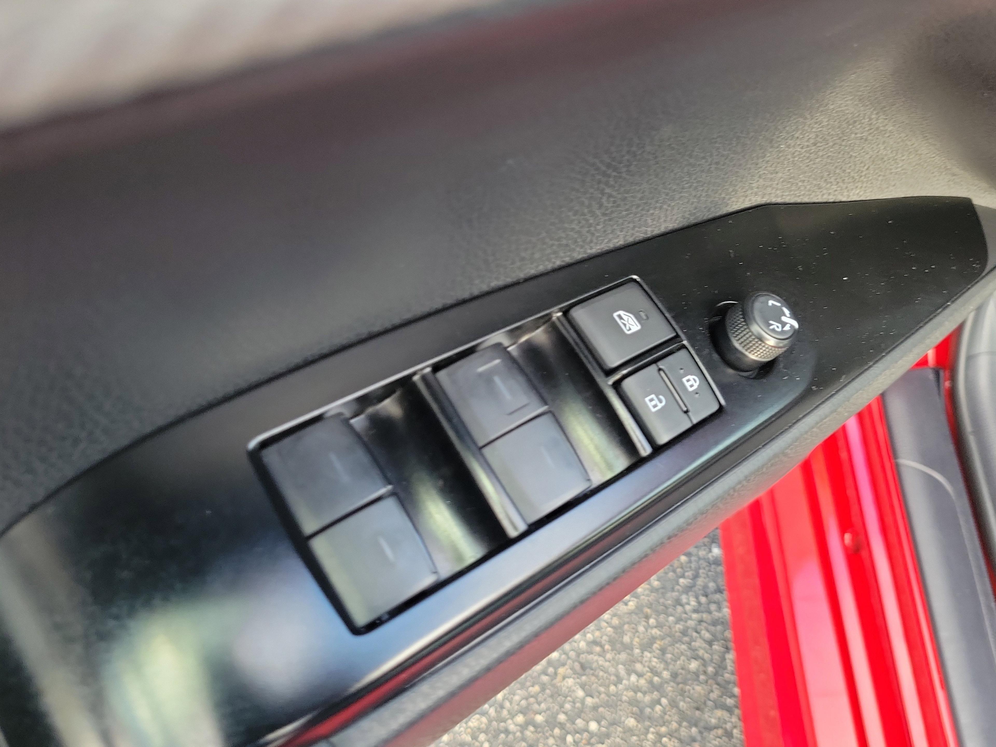 Toyota Camry Se Fwd - Thumbnail 15