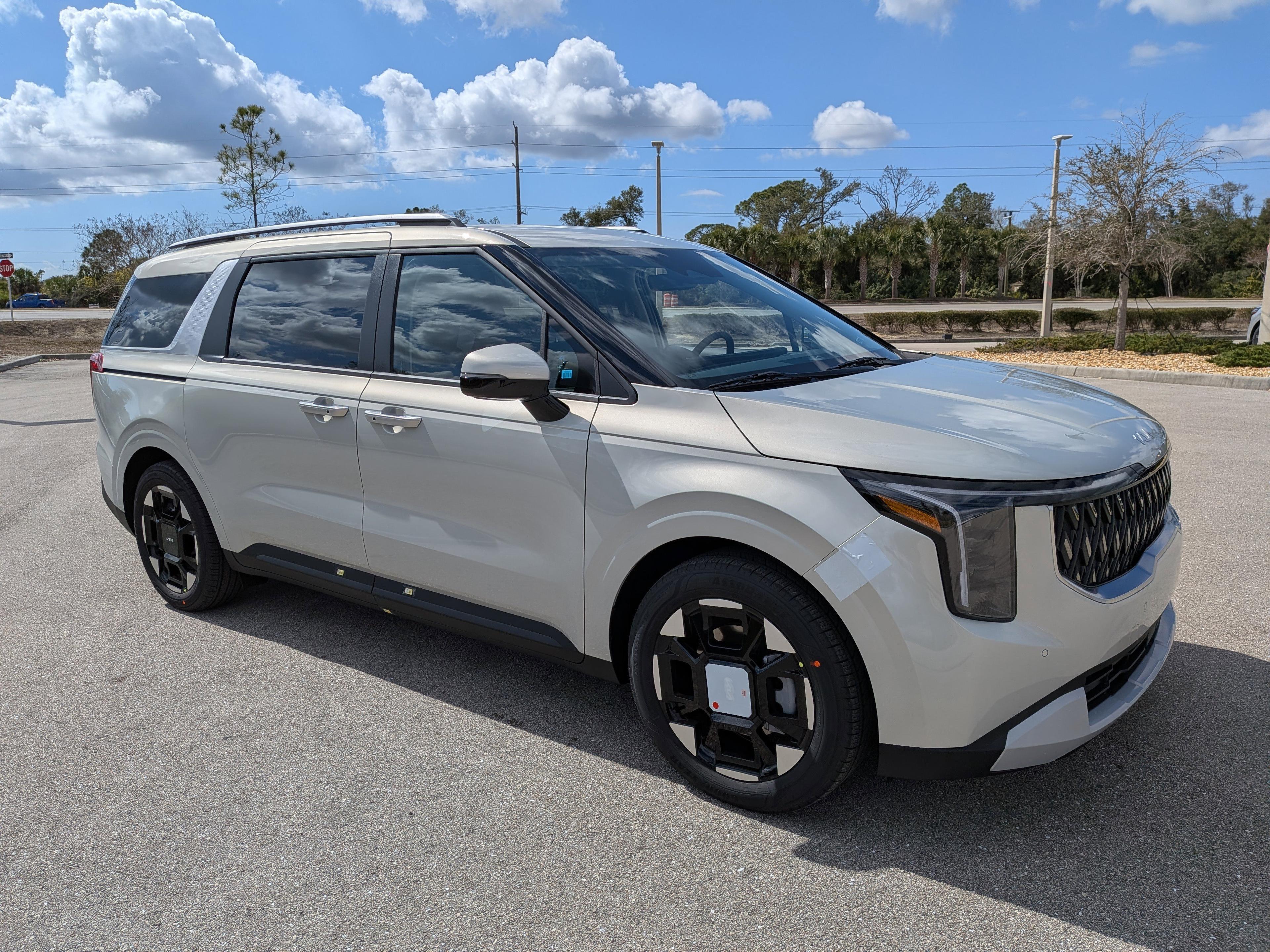 Kia Carnival Mpv Ex - View 1