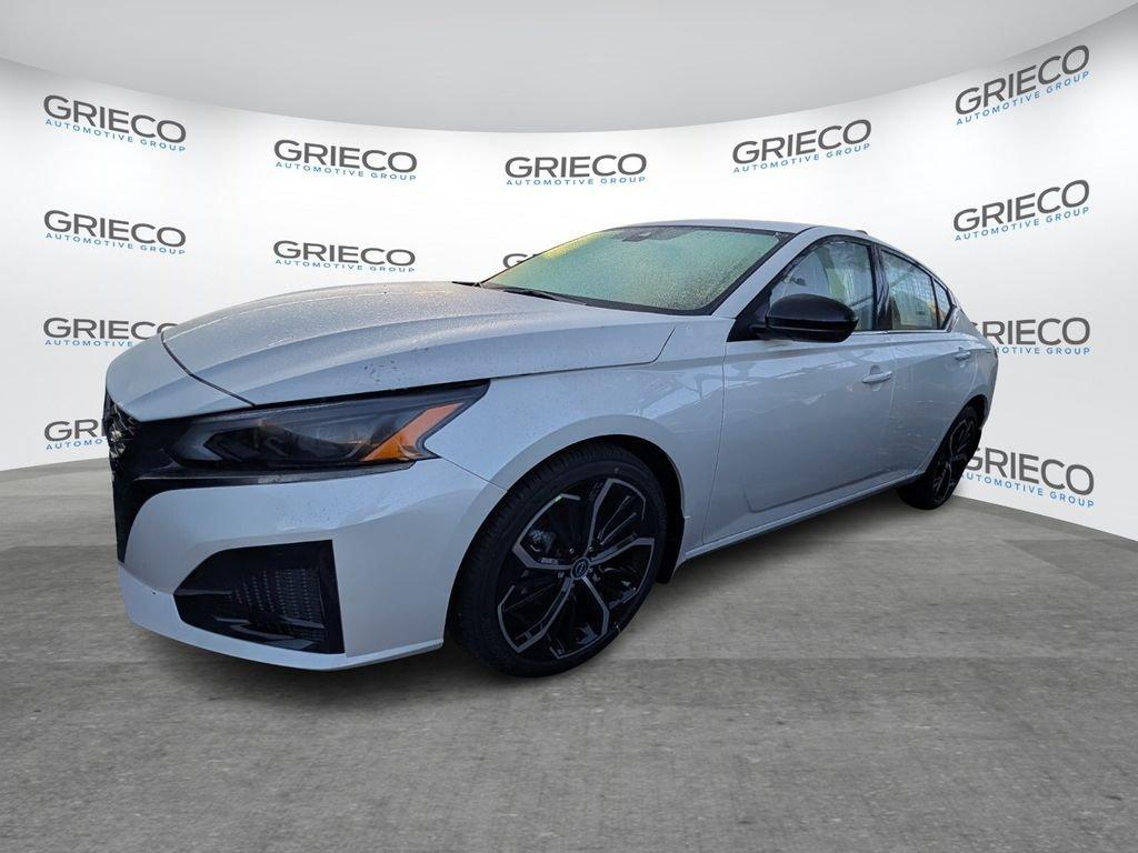 Nissan Altima Sr - Thumbnail 5