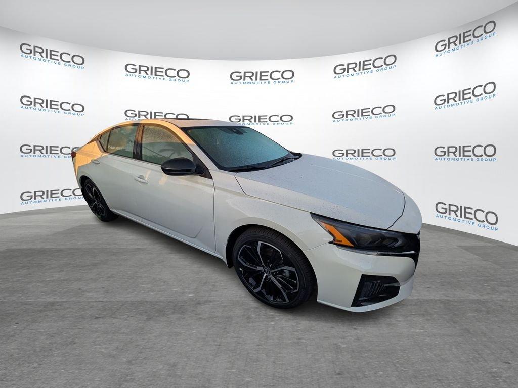 Nissan Altima Sr - Thumbnail 3