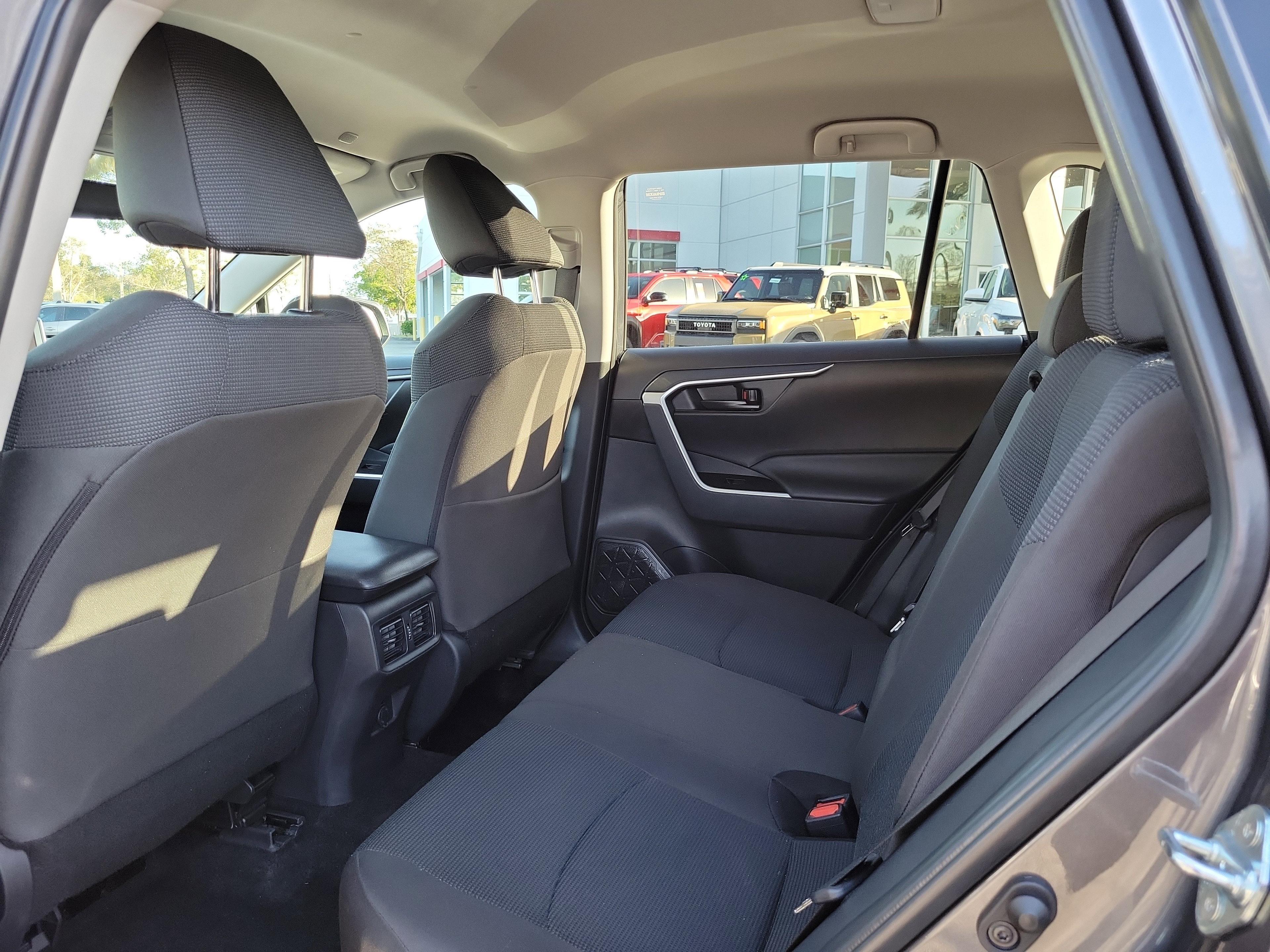 Toyota Rav4 Le Fwd - Thumbnail 11