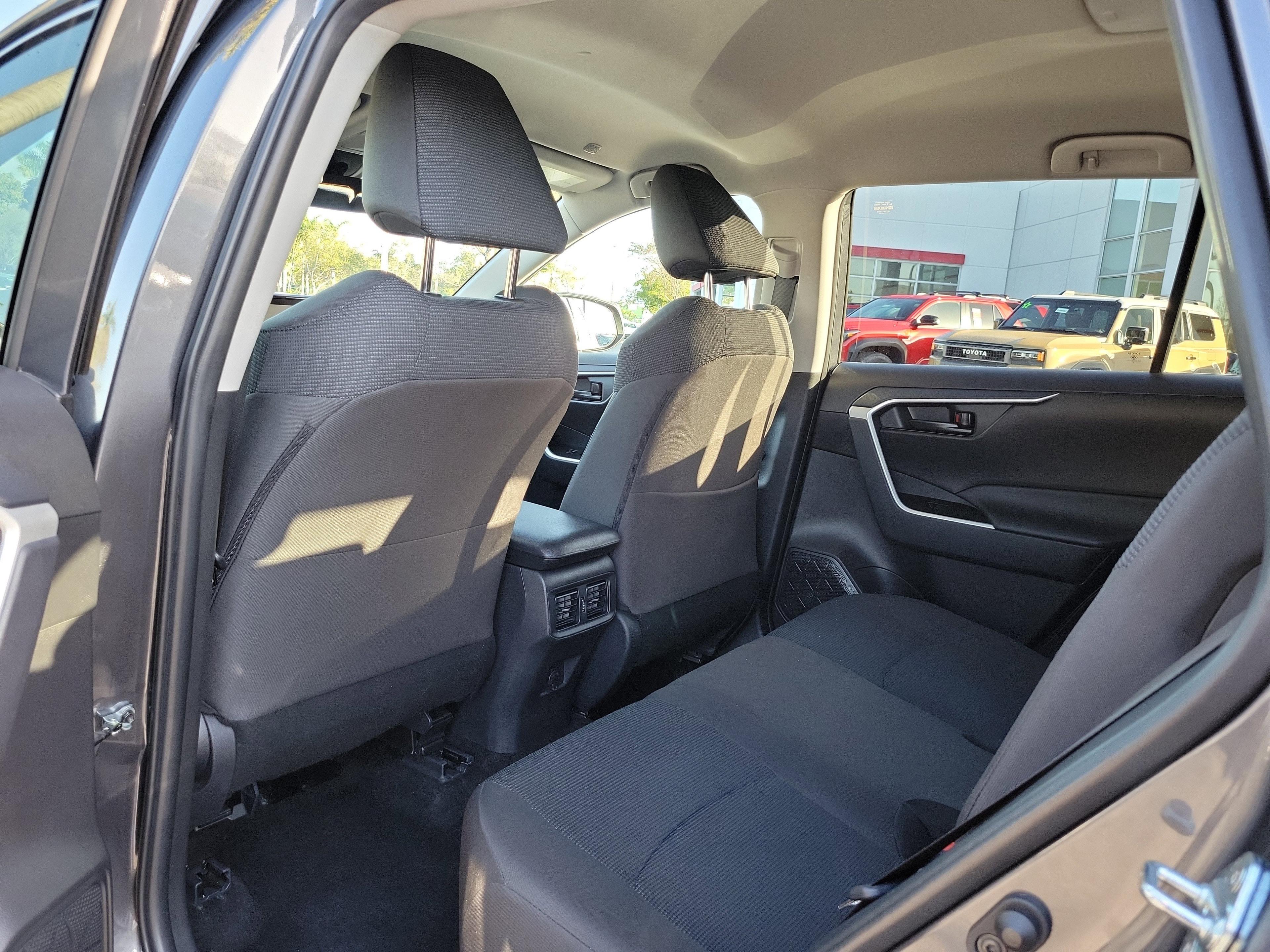 Toyota Rav4 Le Fwd - Thumbnail 10