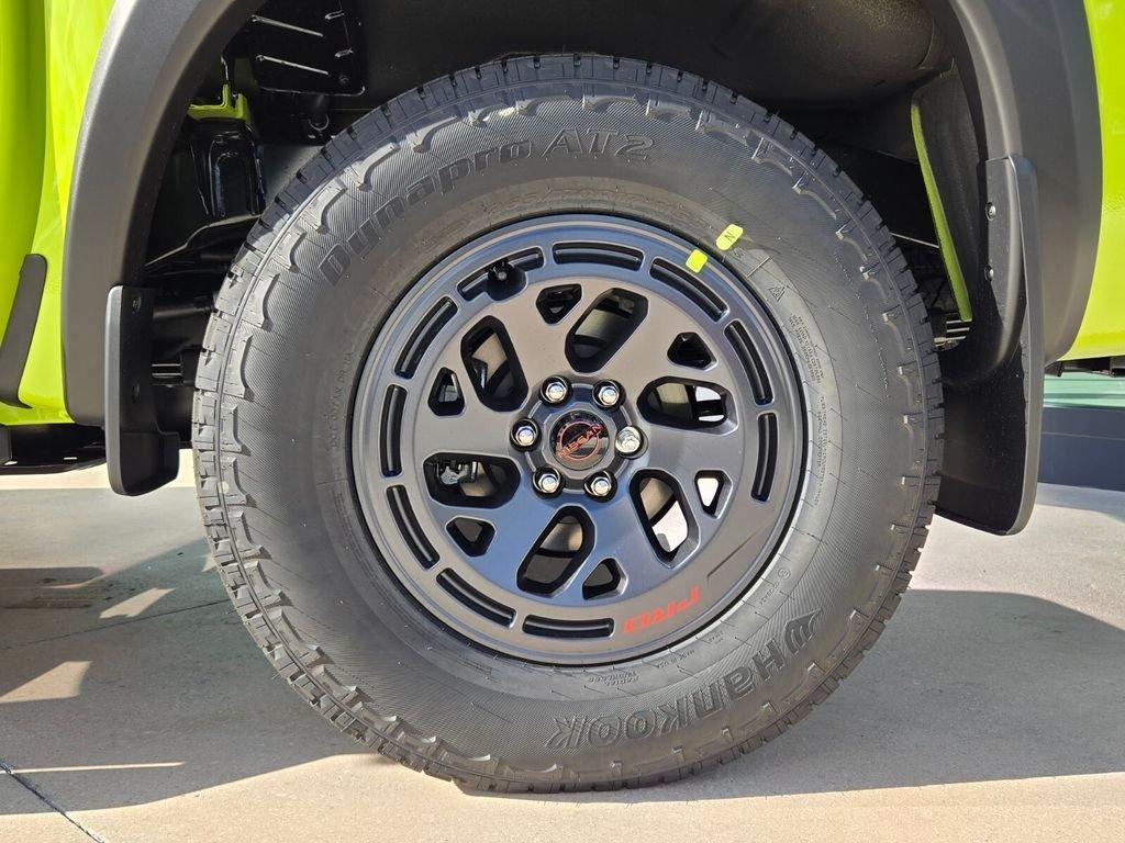 Nissan Frontier Crew Cab Pro-4X® - Thumbnail 6