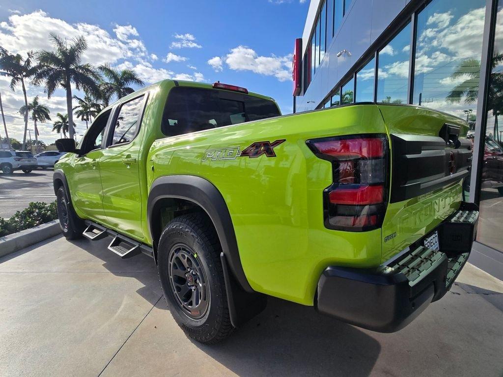 Nissan Frontier Crew Cab Pro-4X® - Thumbnail 12