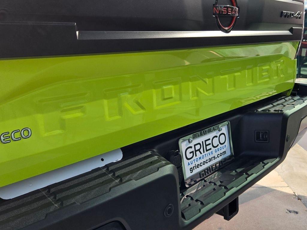 Nissan Frontier Crew Cab Pro-4X® - Thumbnail 14