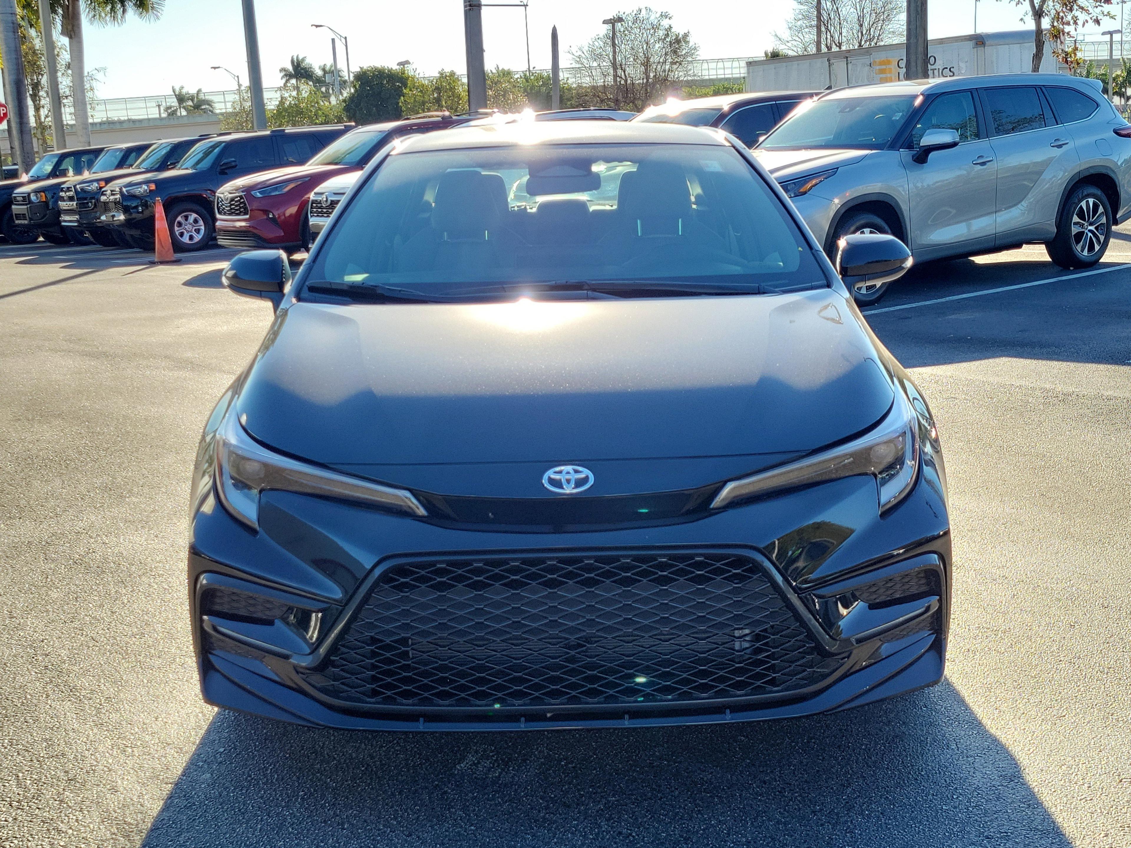 Toyota Corolla Se Fwd - Thumbnail 3