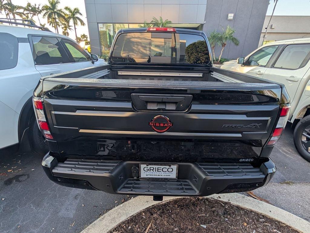 Nissan Frontier Crew Cab Pro-4X® - Thumbnail 11