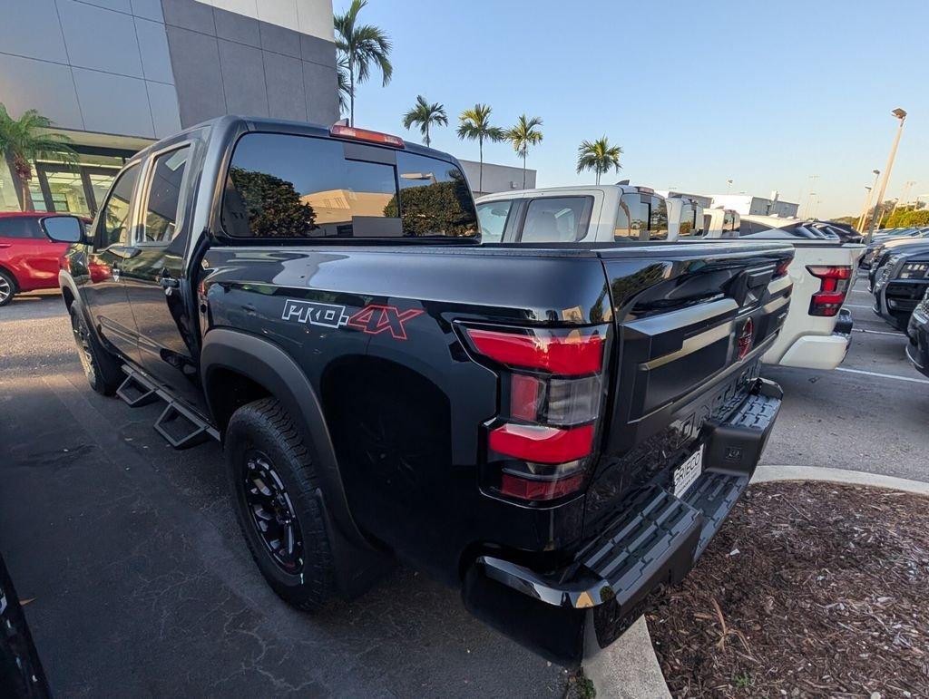 Nissan Frontier Crew Cab Pro-4X® - Thumbnail 9
