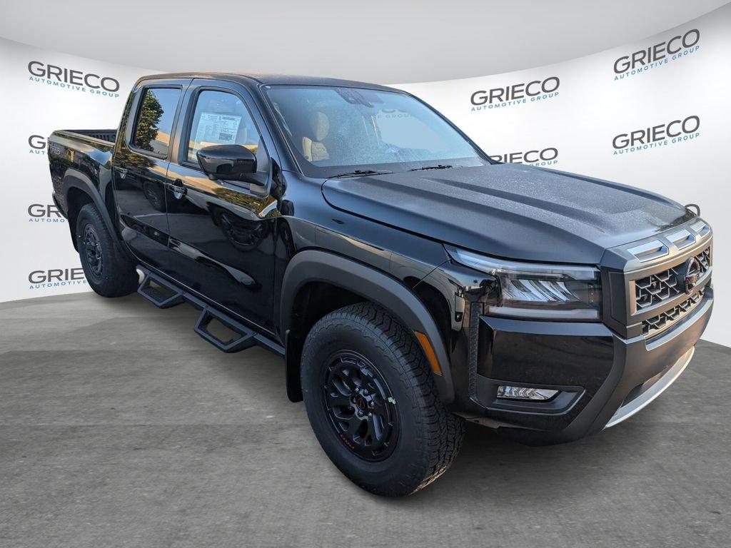 Nissan Frontier Crew Cab Pro-4X® - Thumbnail 3