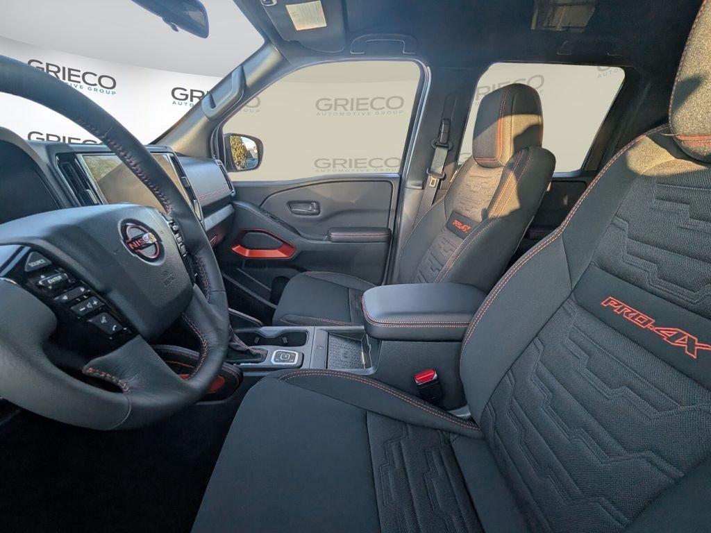 Nissan Frontier Crew Cab Pro-4X® - Thumbnail 7