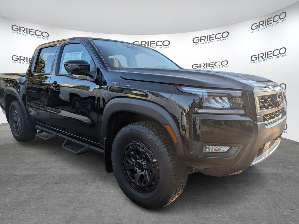 Nissan Frontier Crew Cab Pro-4X® - Thumbnail 2