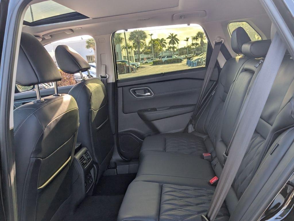 Nissan Rogue Platinum - Thumbnail 13