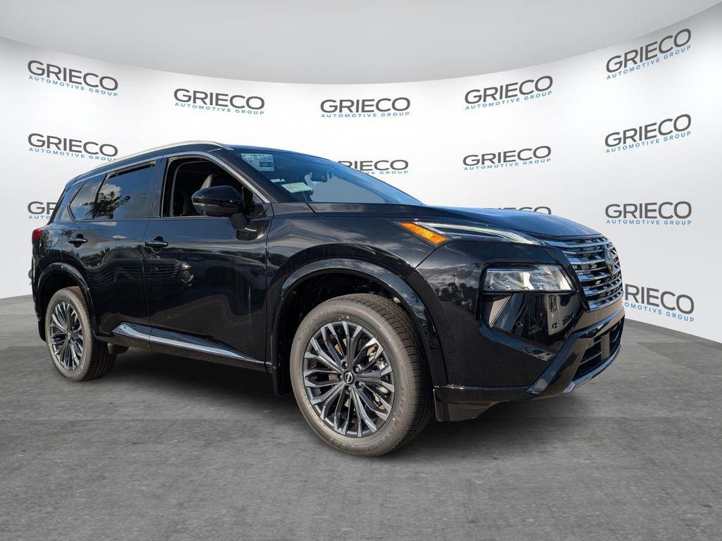 Nissan Rogue Platinum - Thumbnail 2