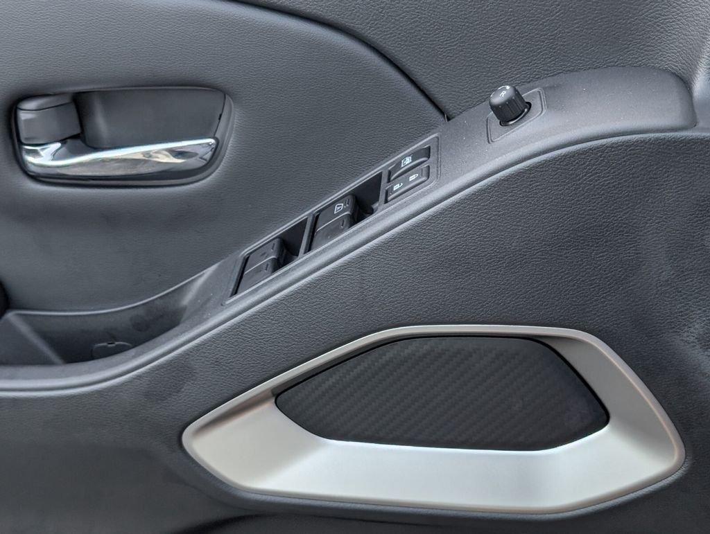 Nissan Frontier Crew Cab Sv - Thumbnail 13