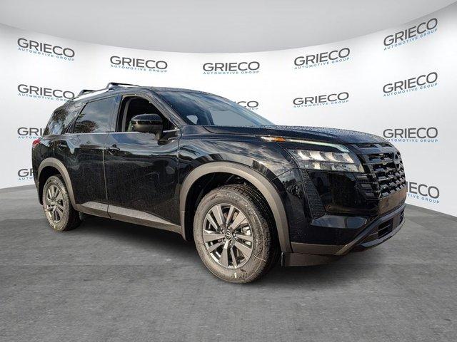 Nissan Pathfinder Sv - View 1