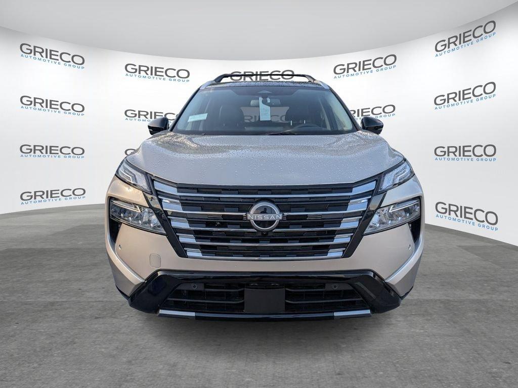 Nissan Rogue Platinum - Thumbnail 3