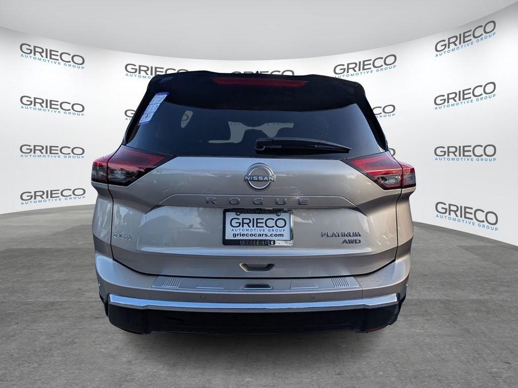 Nissan Rogue Platinum - Thumbnail 7