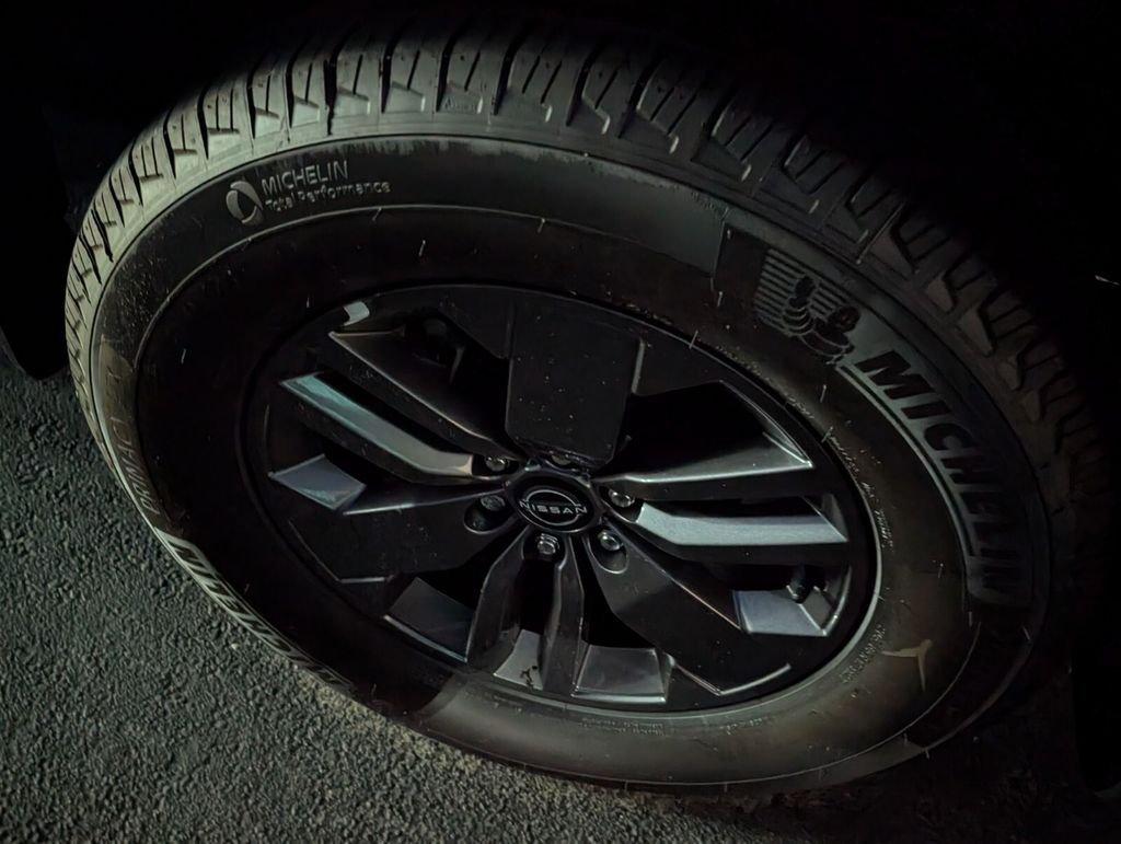 Nissan Frontier Crew Cab Sv - Thumbnail 9