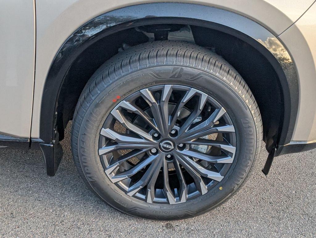 Nissan Rogue Platinum - Thumbnail 10