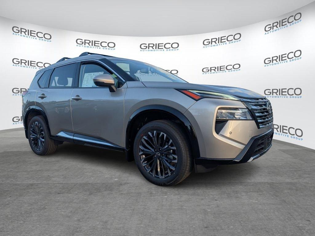 Nissan Rogue Platinum - Thumbnail 2