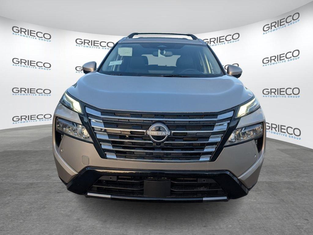 Nissan Rogue Platinum - Thumbnail 3