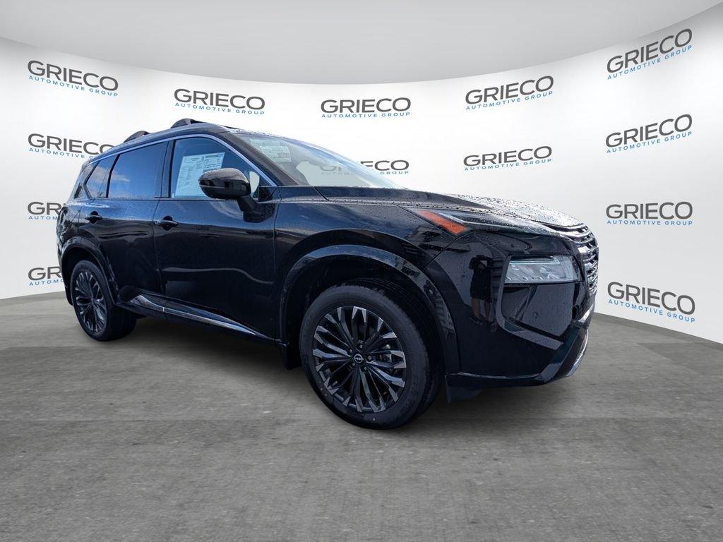 Nissan Rogue Platinum - Thumbnail 2