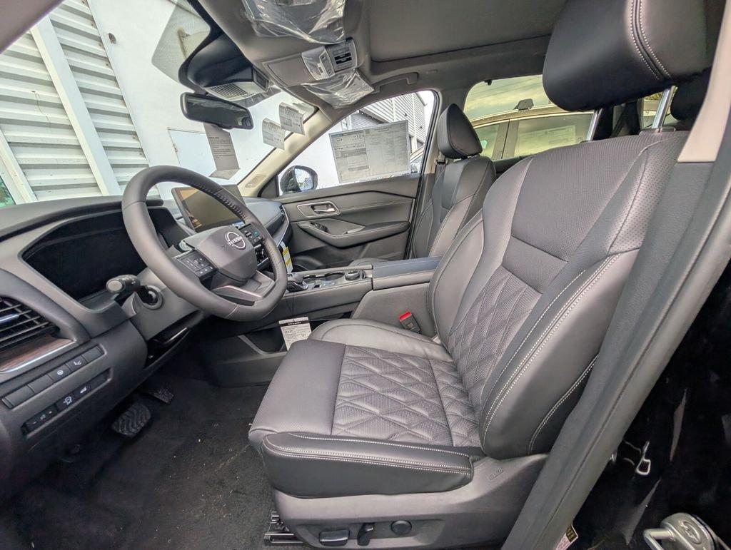 Nissan Rogue Platinum - Thumbnail 10