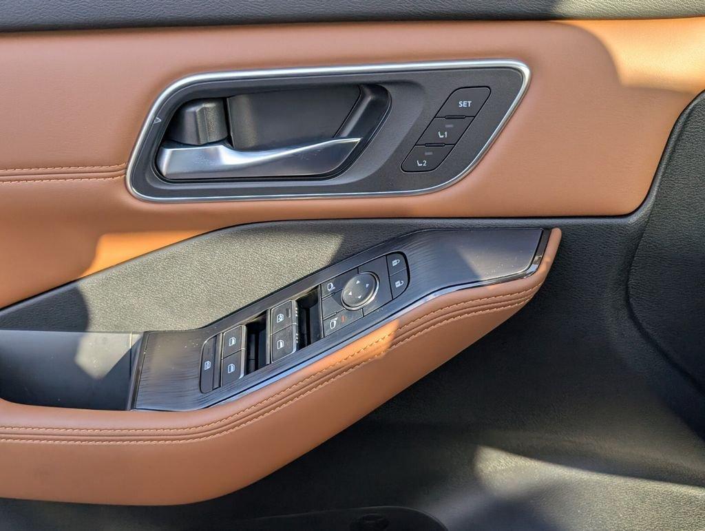 Nissan Rogue Platinum - Thumbnail 17