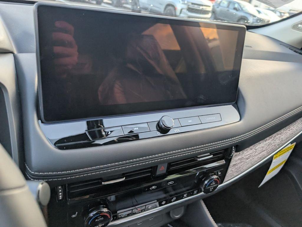 Nissan Rogue Platinum - Thumbnail 11