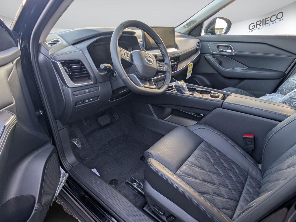 Nissan Rogue Platinum - Thumbnail 9