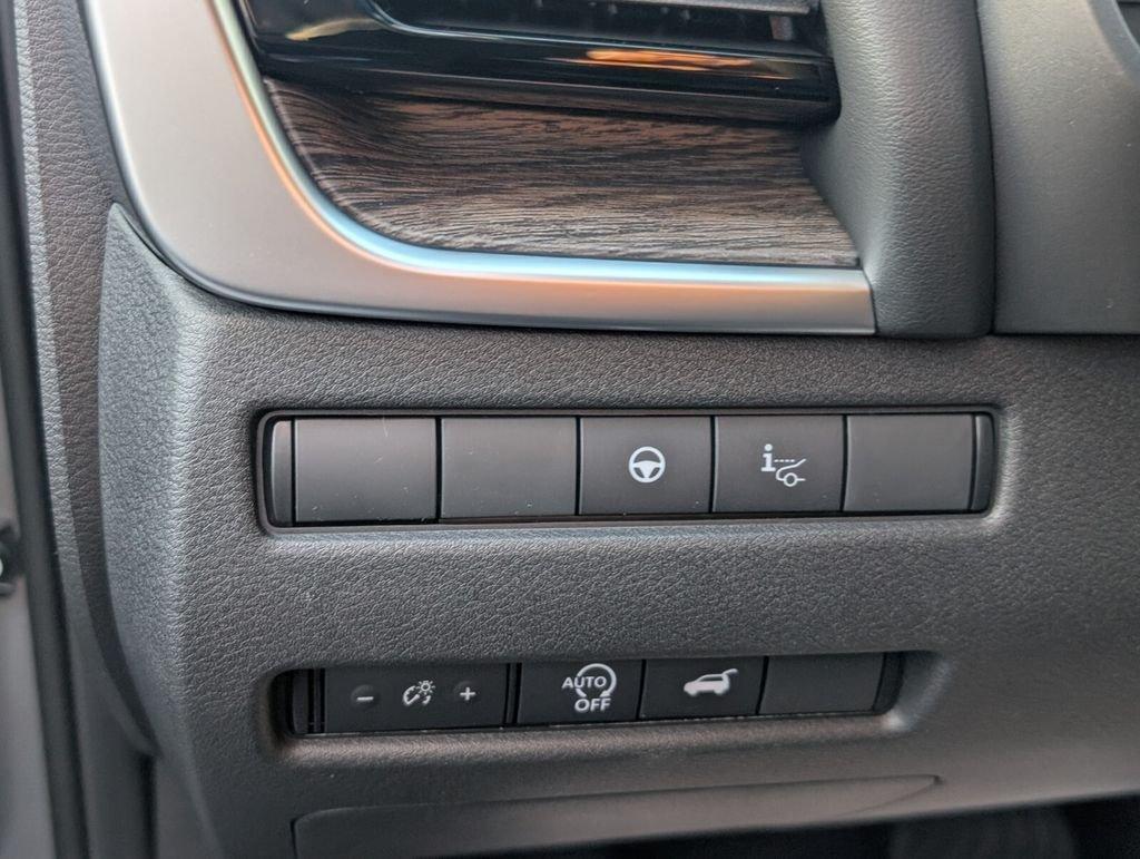 Nissan Rogue Platinum - Thumbnail 13