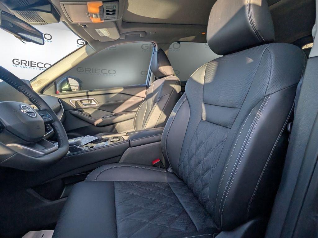 Nissan Rogue Platinum - Thumbnail 8