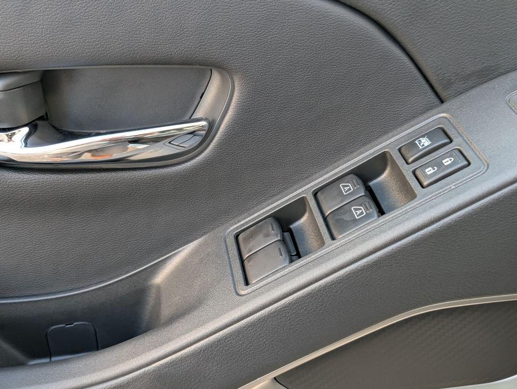 Nissan Frontier Crew Cab Sv - Thumbnail 5