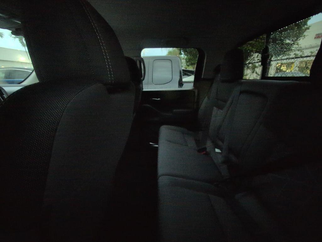 Nissan Frontier Crew Cab Sv - Thumbnail 8