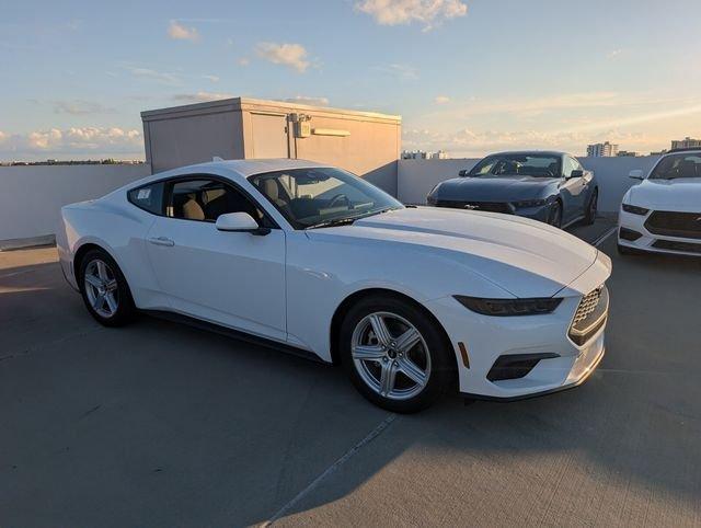 Ford Mustang Ecoboost® Fastback - Thumbnail 3