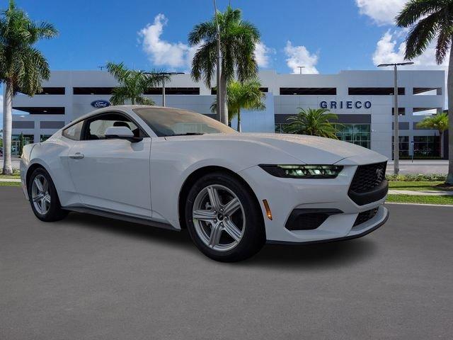 Ford Mustang Ecoboost® Premium Fastback - Thumbnail 2