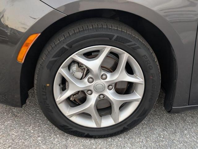 Chrysler Pacifica Touring L Plus - Thumbnail 5