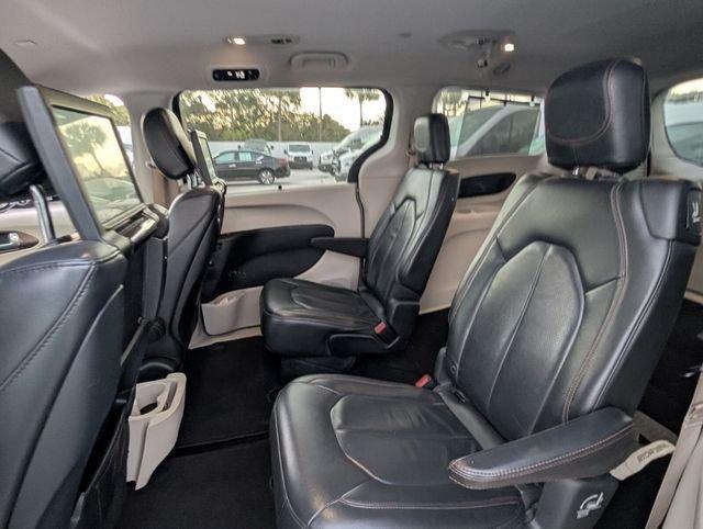 Chrysler Pacifica Touring L Plus - Thumbnail 8
