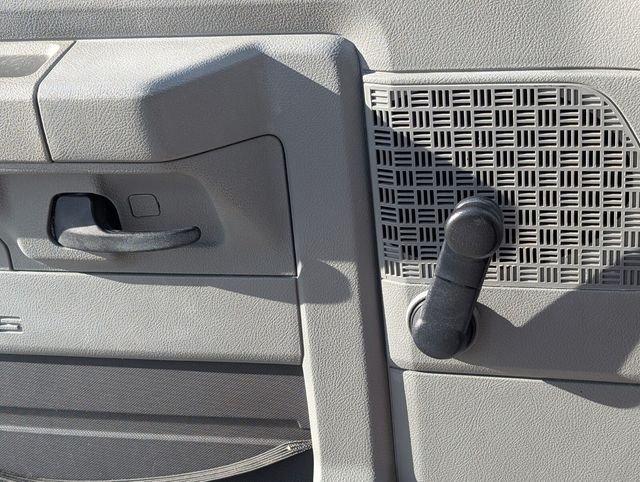 Ford Econoline 350 Cutaway Base - Thumbnail 19