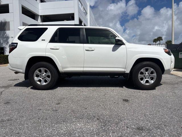 Toyota 4Runner Sr5 - Thumbnail 3