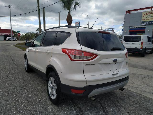 Ford Escape - Thumbnail 3