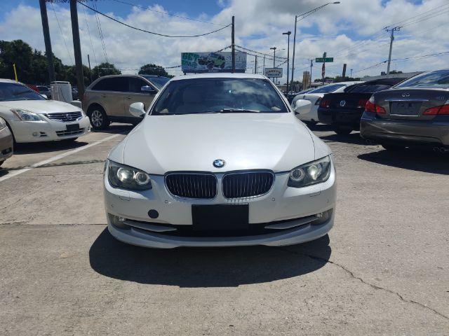 BMW 3-Series - Thumbnail 2